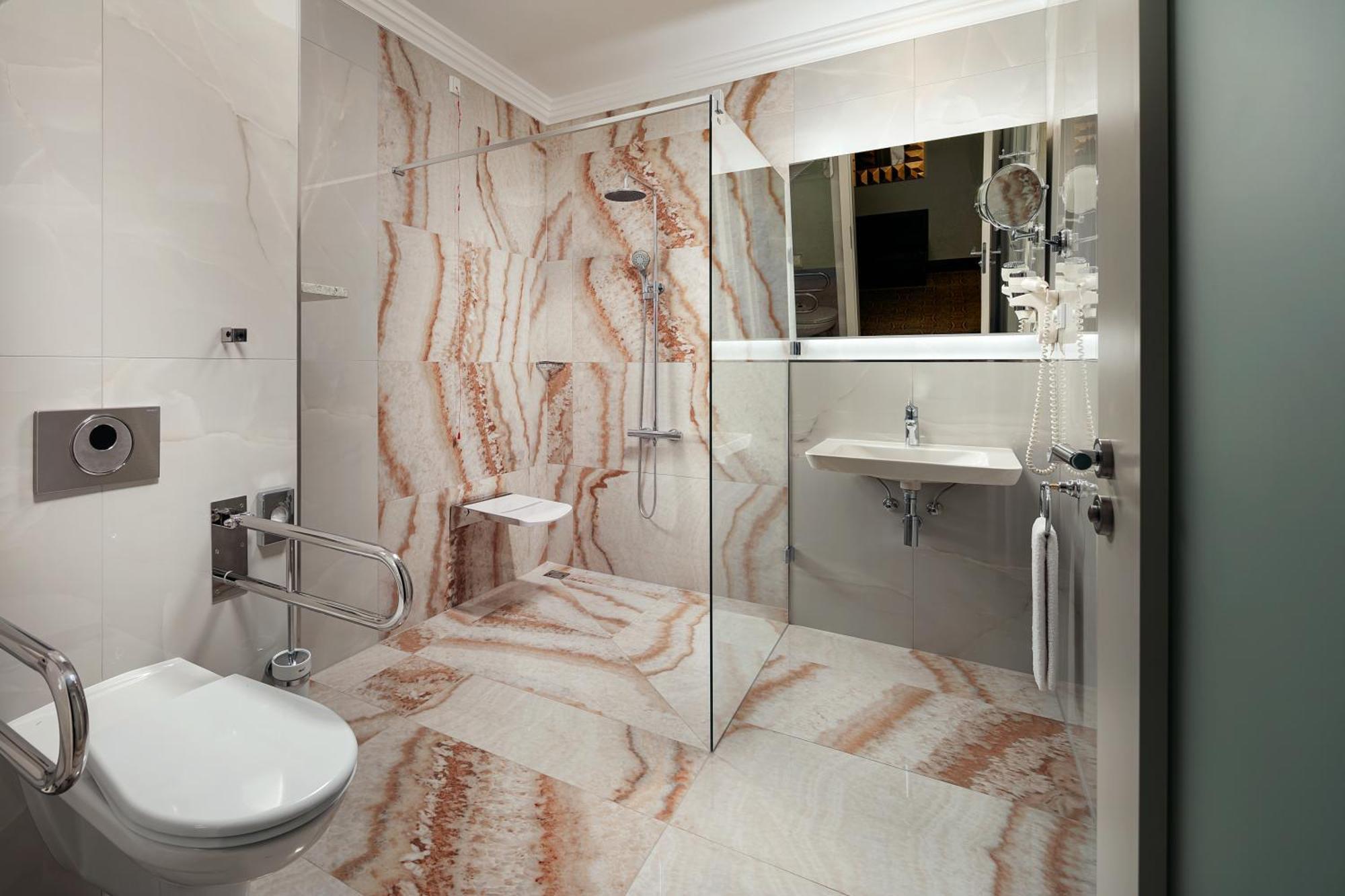 Art Deco Imperial Hotel Prague Ngoại thất bức ảnh Bathroom with shower
